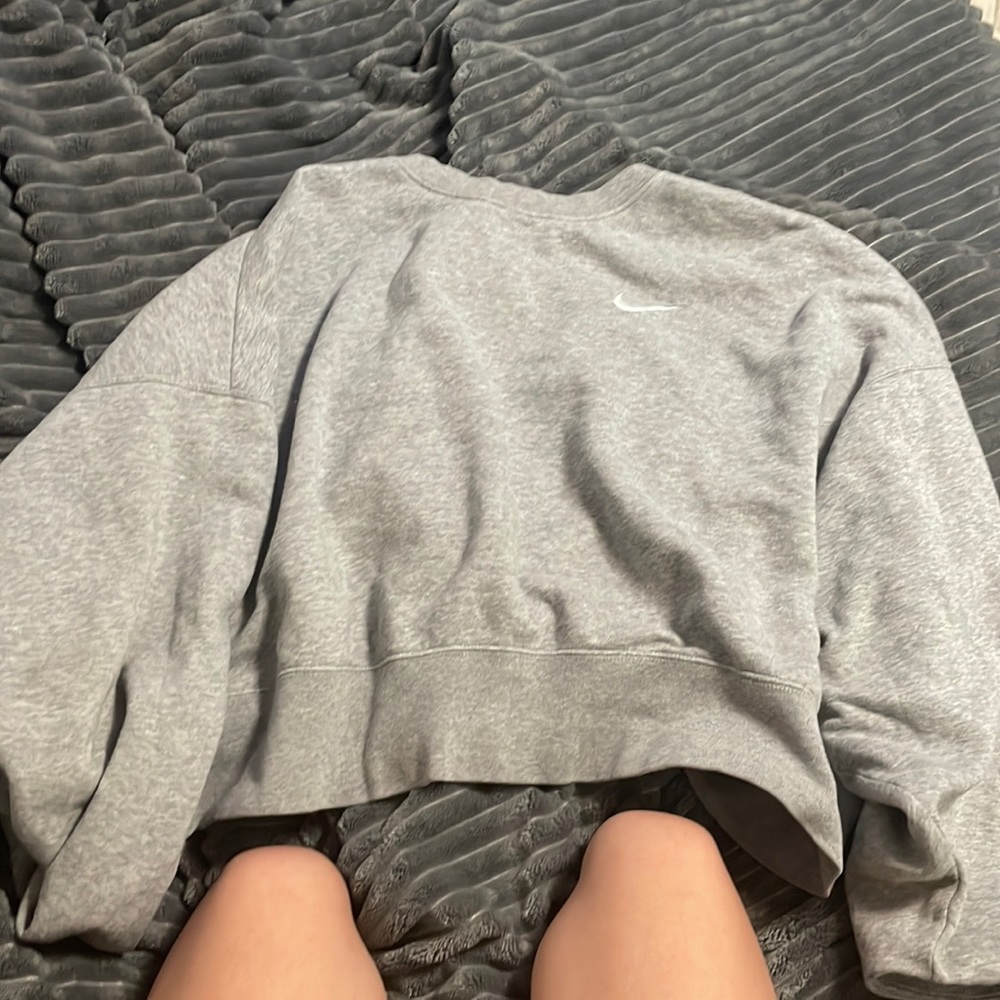 Cropped Nike hoodie